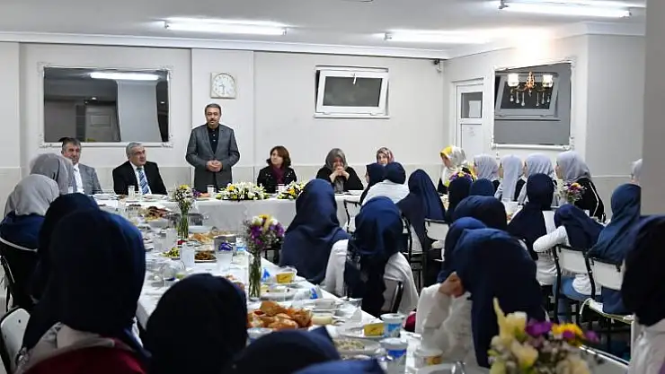 Vali Şıldak Kuran Kursunda Öğrencilerle İftar Yaptı