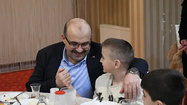 Vali Ustaoğlu, Çocuklarla İftarda Bir Araya Geldi