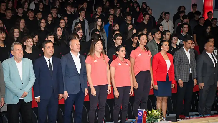 'Zirvedeki Sporcu Buluşmaları' Gençlere İlham Verdi