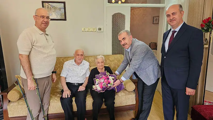 Anneler Günü'nde Emekli Öğretmenler Unutulmadı
