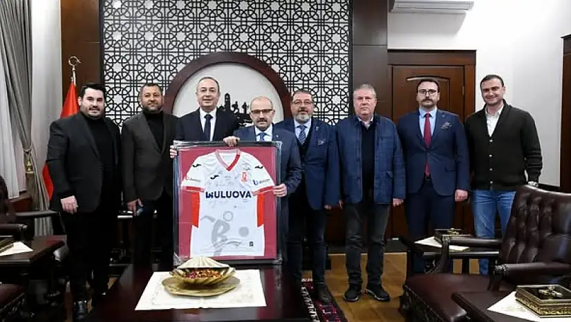 Balıkesirspor Yönetimi Vali İsmail Ustaoğlu'na ziyarette bulundu.
