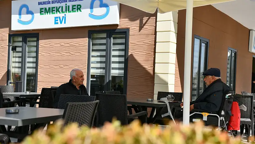 Başkan Akın'dan koca çınarların yüzünü güldüren hizmet