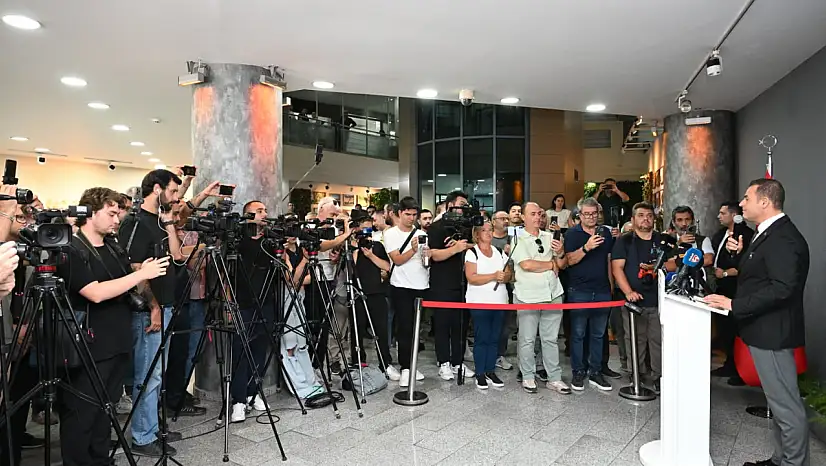 Başkan Akın, depremle mücadele çalışmalarını gazetecilere aktardı