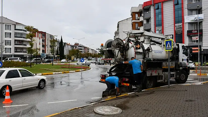 BASKİ ekipleri teyakkuzda   Sağanak yağışlarda BASKİ'den sahada aralıksız müdahale