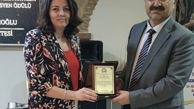 BAÜN Turizm Fakültesinden Prof. Dr. Özlem Köroğlu'na Çifte Ödül: Yenilikçi Rehberlik ve Bilime Üstün Katkı