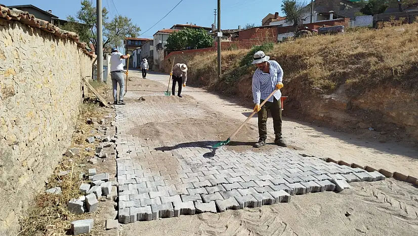 Burhaniye Belediyesi'nden Kırsal Mahallelerde Yol Atağı