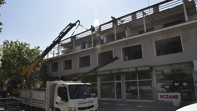 Dursunbey'de 70 Yıllık Emektar Belediye Hizmet Binası Yıkılıyor