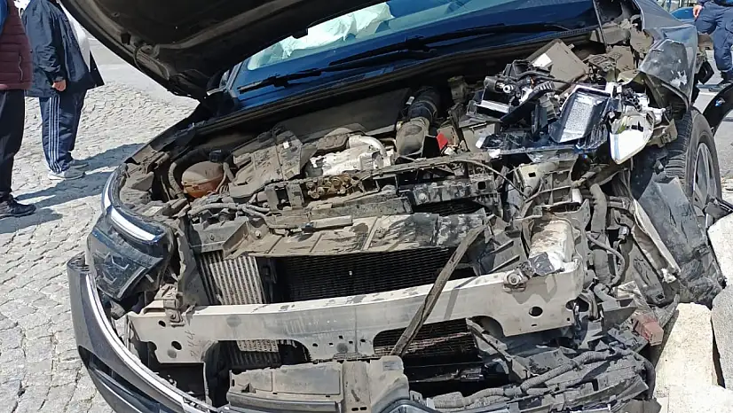 GÜRE'DE 2 ARAÇ KAZA YAPTI 3 KİŞİ YARALANDI