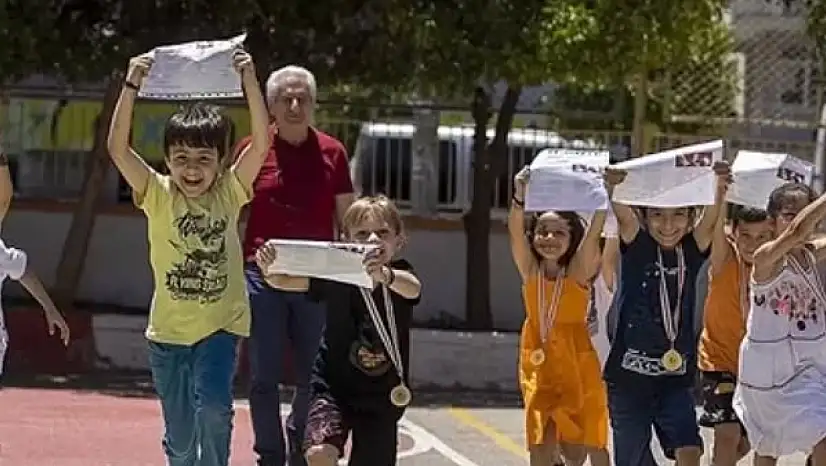 Karne günü heyecanı! Okullarda zil tatil için çaldı