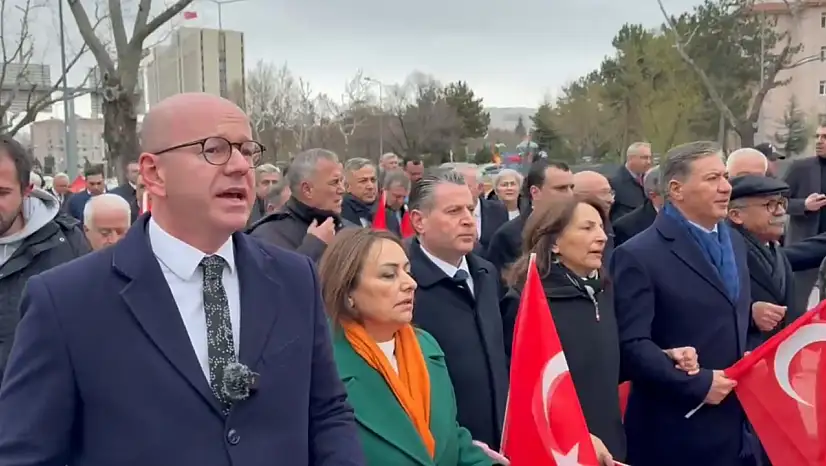 Milletvekilleri CHP Genel Merkezine Yürüdü… Serkan Sarı: 'MÜCADELEYİ BÜYÜTÜYORUZ'