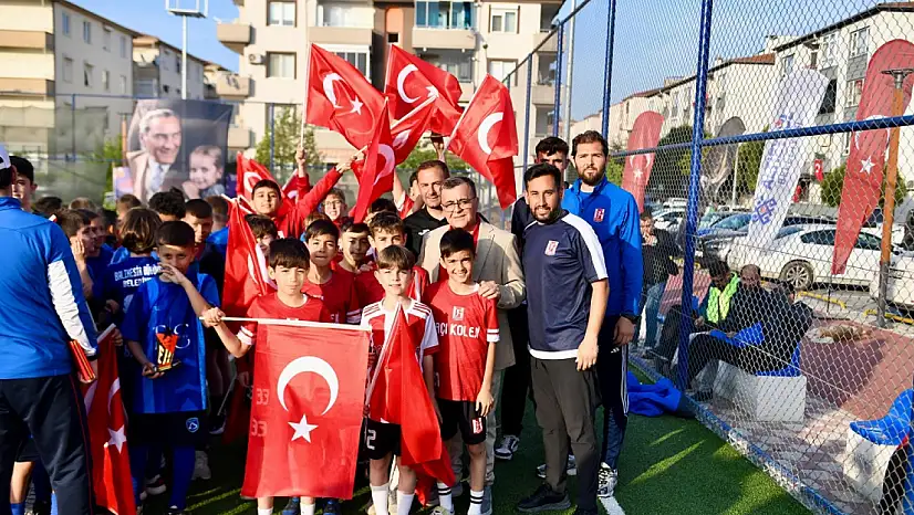 MİNİK FUTBOLCULAR ÖDÜLLERİNİ ALDI