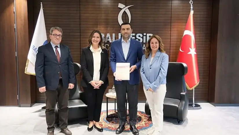 Neşe Aksoy Biber ve Berrin Bal Onur Ticaret Odasında