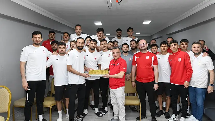 TARİHİ MAÇ ÖNCESİ ŞEHİRLİ BALIKESİRSPORLU FUTBOLCULARLA BULUŞTU