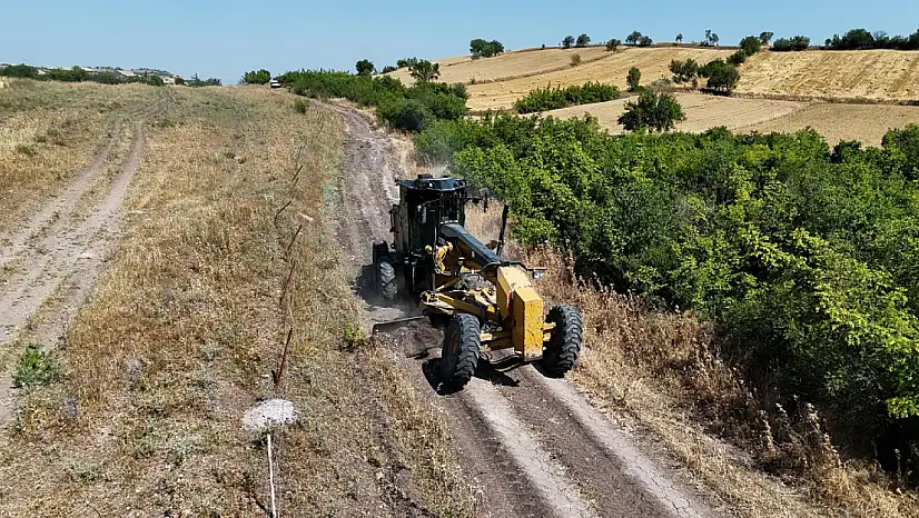 TARLA YOLLARI AÇILIYOR, ASFALT SERİMİ SÜRÜYOR