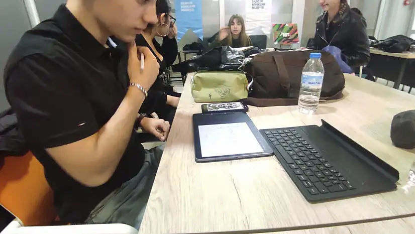 Yetenekli gençler çizimleriyle büyüledi