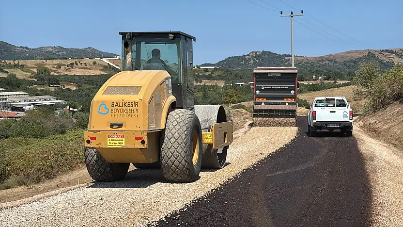 Akın:'Büyükşehir, yıllardır hizmet bekleyen yolları asfaltla buluşturuyor'