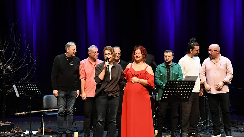 Avlu'da Sezen Aksu Şarkıları Konseri'ne yoğun ilgi