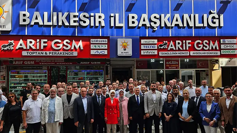 Bakan Mahinur Özdemir Göktaş AK Parti İl Başkanlığını Ziyaret Etti