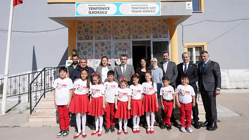 Bakan Tekin'den Susurluk'ta Öğrenci ve Öğretmenlere Ziyaret
