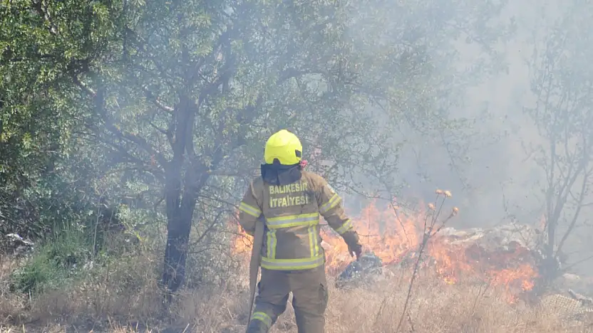 Balıkesir İtfaiyesi'nin 683 kahramanı 12 günde 971 yangına müdahale etti