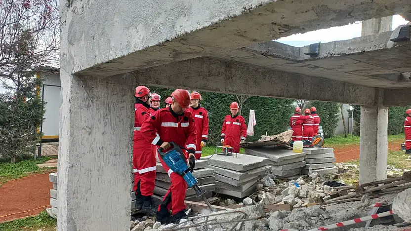 Balıkesir İtfaiyesi'nin kahramanları afetlere karşı güçleniyor