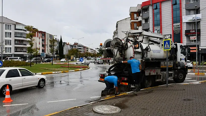 BASKİ ekipleri teyakkuzda Sağanak yağışlarda BASKİ'den sahada aralıksız müdahale
