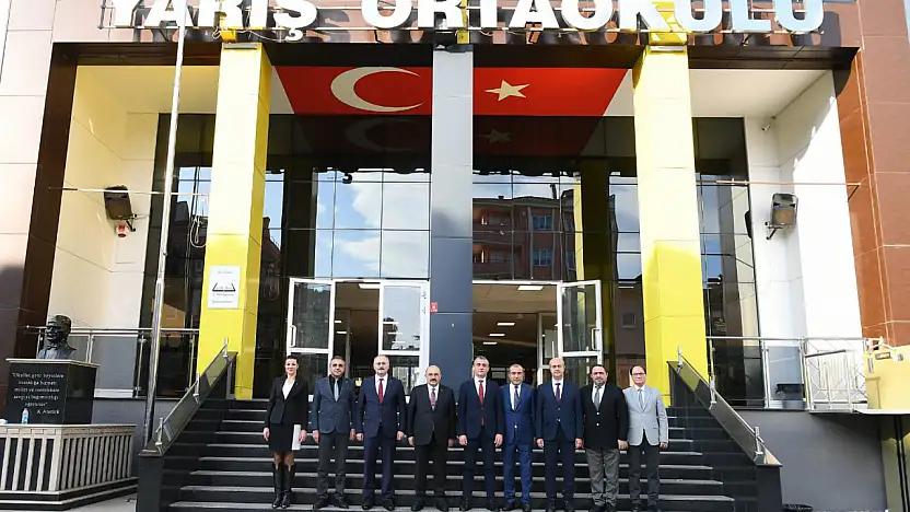 Eğitime Yakın İlgi: Vali İsmail Ustaoğlu Yarış Ortaokulu'nu Ziyaret Etti