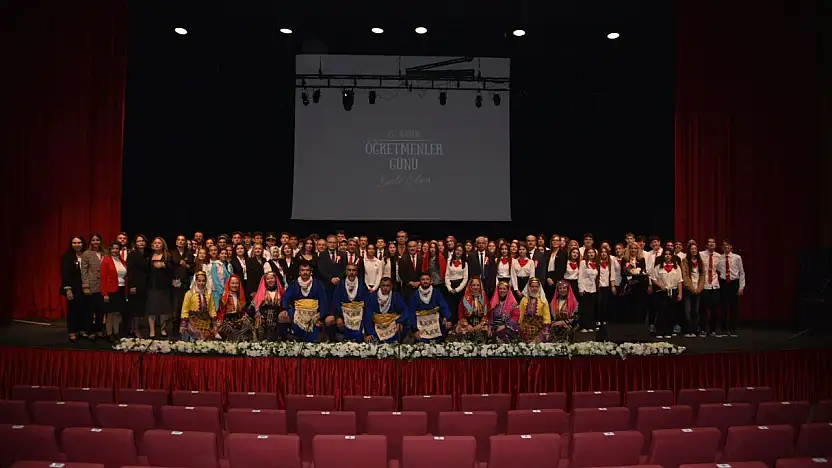 Geleceğin Mimarlarına Büyük Vefa:   24 KASIM ÖĞRETMENLER GÜNÜ COŞKUYLA KUTLANDI