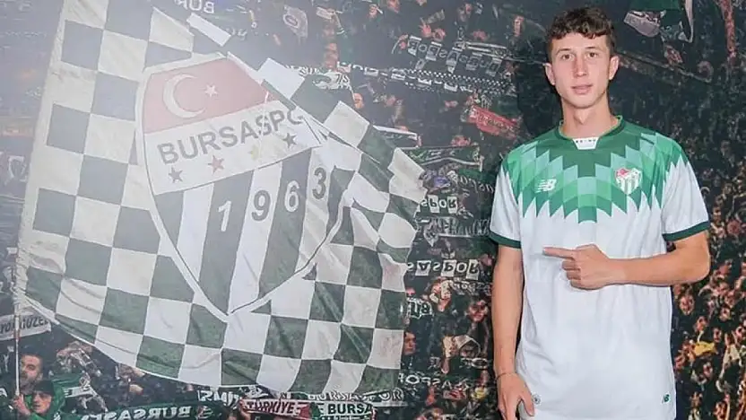 Kepsutlu Enes Kaya, Bursaspor'a profesyonel imza attı