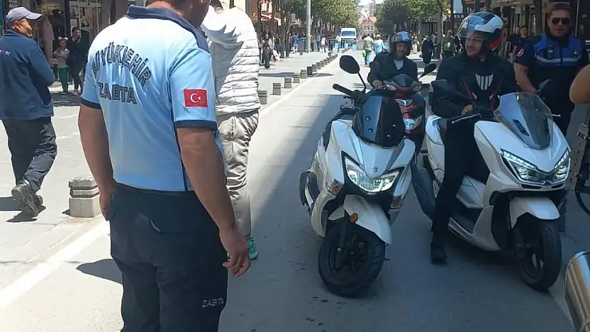 Milli Kuvvetler Caddesi'nde motosiklet denetimi