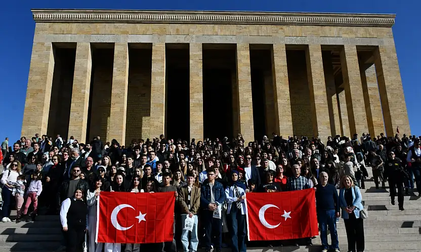 Balıkesirli gençler Ata'nın huzurunda