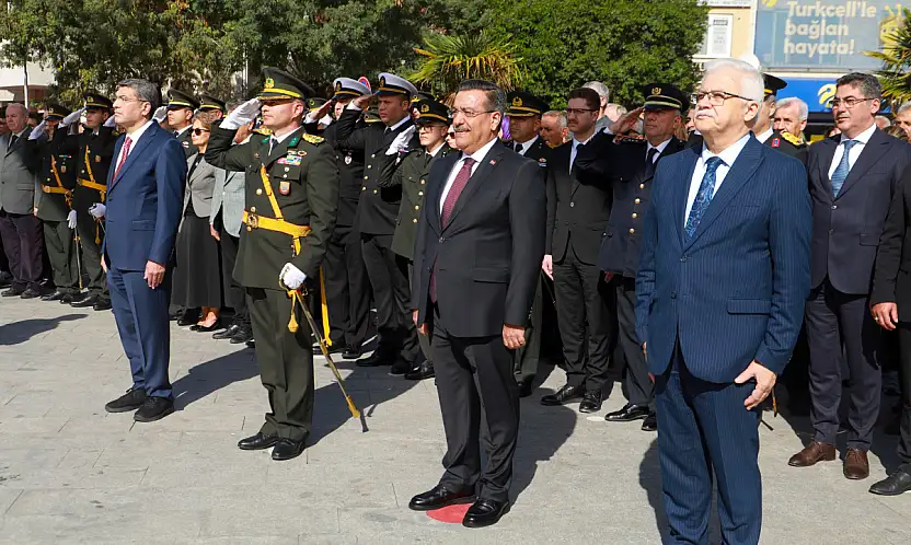 Burhaniye Cumhuriyet Bayramı kutlamaları çelenk töreni başladı