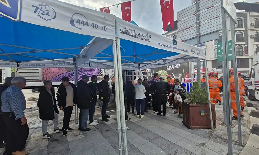 Büyükşehir Belediyesi 107 araç, 242 personelle deprem bölgesinde