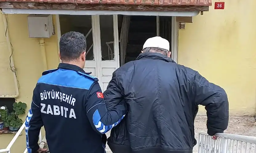 Büyükşehir Belediyesi, zorlu hava koşullarında da kimseyi yalnız bırakmıyor