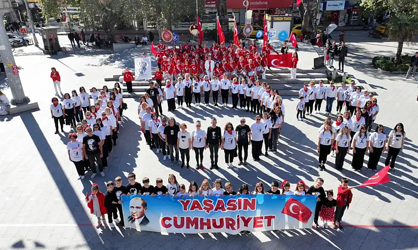 CUMHURİYETİMİZİN 102. YILI BURHANİYE'DE COŞKUYLA KUTLANDI