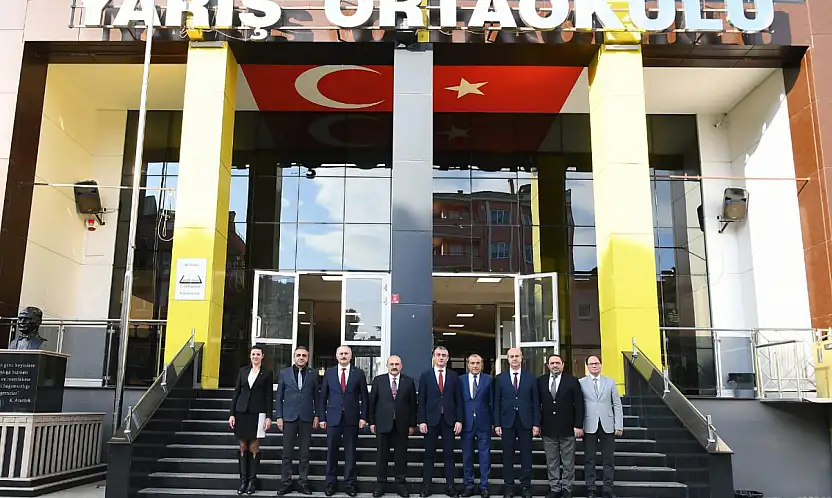 Eğitime Yakın İlgi: Vali İsmail Ustaoğlu Yarış Ortaokulu'nu Ziyaret Etti