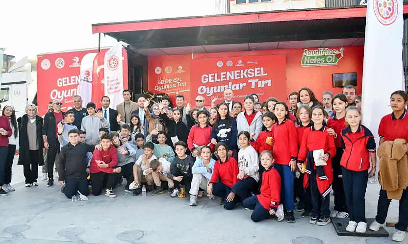 Kültürel Değerler, Geleneksel Oyunlar Tırı ile Sındırgı'da Yaşatıldı