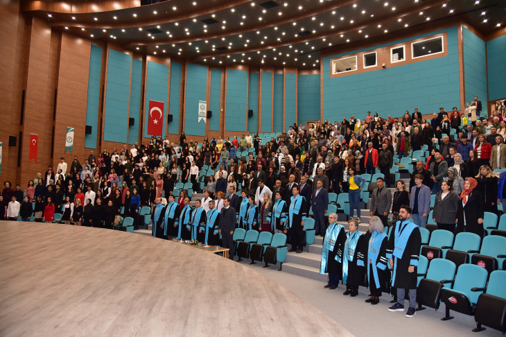 Tıp Fakültesi Öğrencileri Beyaz Önlüklerini Giydiler