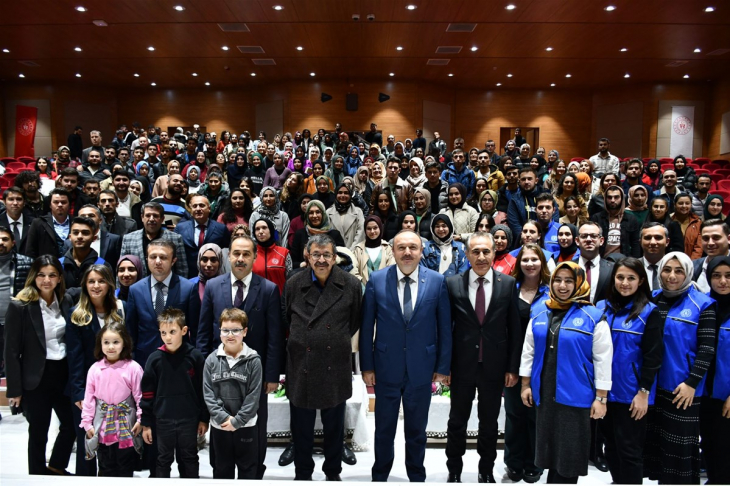 Hayati İnanç Gençlerle Buluştu