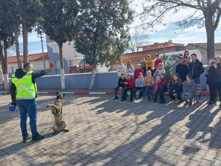 Balıkesir Jandarma'dan Ovaköyde Çok Amaçlı Bilgilerdirme…