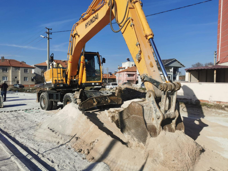 İvrindi'de Üstyapı Çalışmaları Hız Kazandı