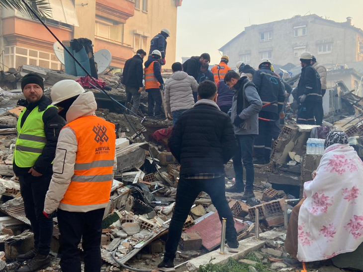 Altıeylül Belediyesi 'Asrın Felaketi'ni Yaşayan Depremzedeler İçin Seferber Oldu