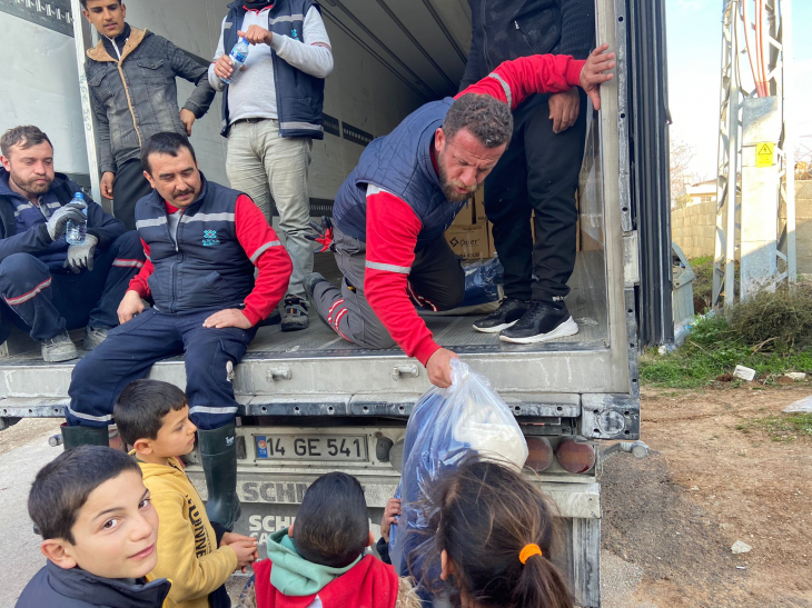 Altıeylül Belediyesi 'Asrın Felaketi'ni Yaşayan Depremzedeler İçin Seferber Oldu