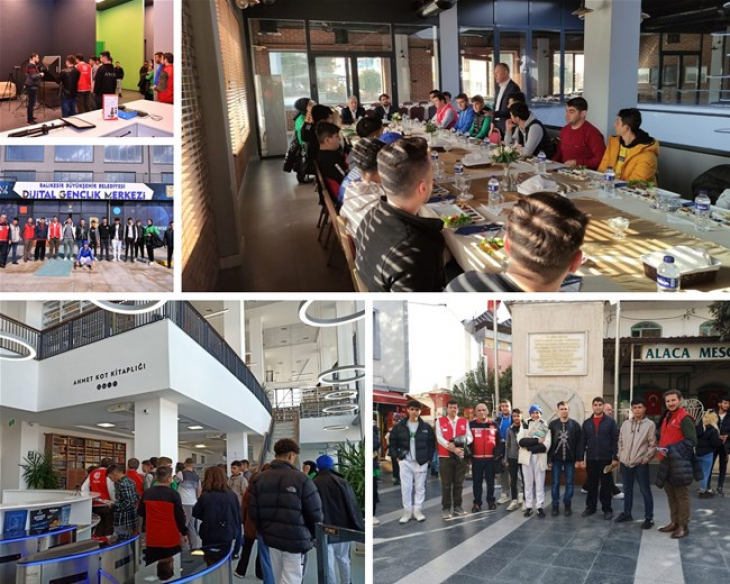Depremzede Gençler Balıkesir'in Tarihi ve Kültürel Yerlerini Gezdi