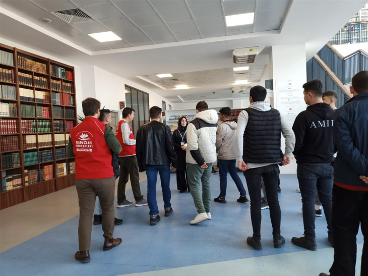 Depremzede Gençler Balıkesir'in Tarihi ve Kültürel Yerlerini Gezdi