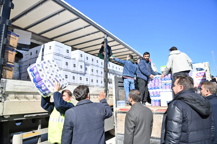 Yardım TIR'ları Bölgeye Ulaşıyor