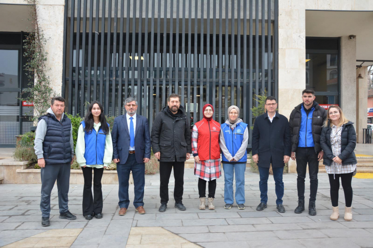 Sındırgı Depremzedeler İçin Seferber Oldu